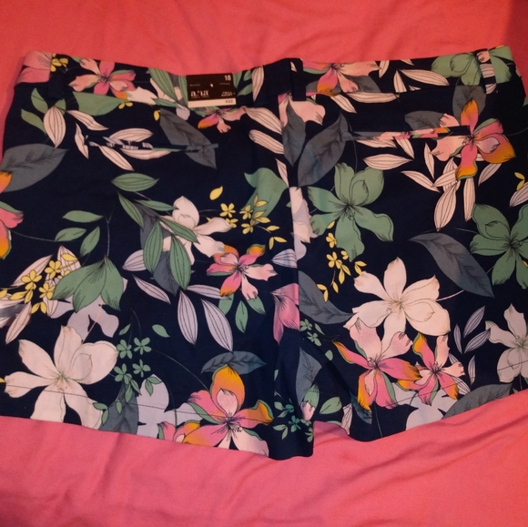 a.n.a Pants - ANA floral print shorts. Size 18. Brand new never worn. Very stylish.